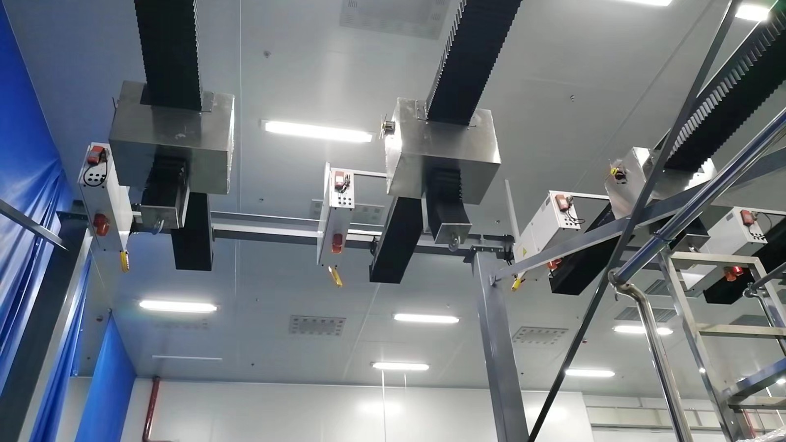 Cleanroom monorail lifting device