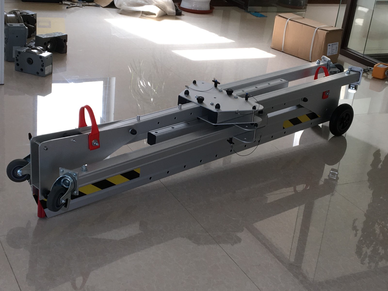 Foldable mobile gantry for clean environments