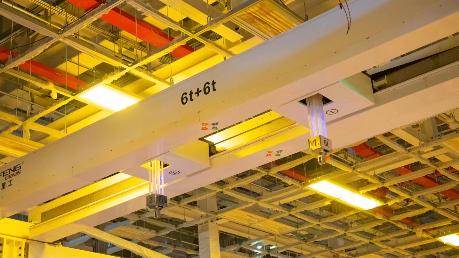 Cleanroom belt overhead crane