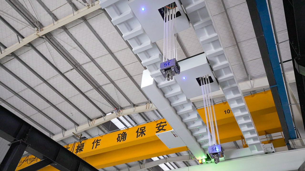 Cleanroom fiber rope crane